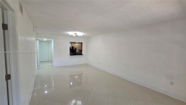 Building Photo - 210 W Park Dr