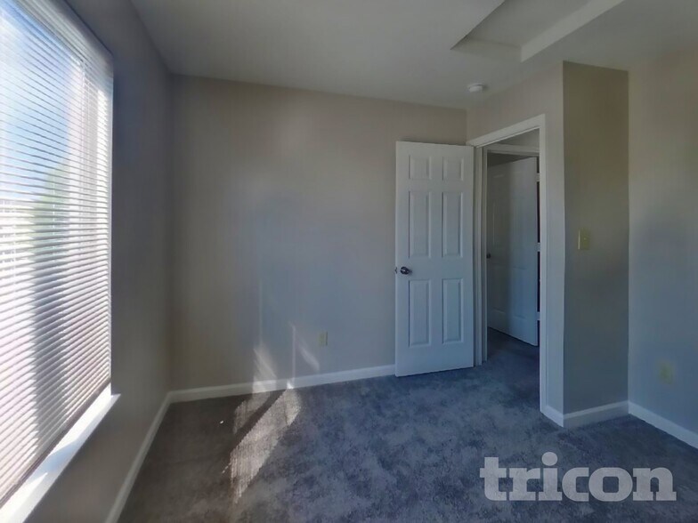 Building Photo - 9898 Worthington Blvd