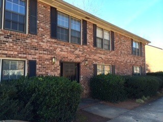 Building Photo - Large 2BR/2Bath on Eastside! Available mid...