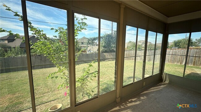 Building Photo - 834 Red Fern Dr