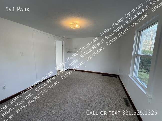 Building Photo - 541 Park-