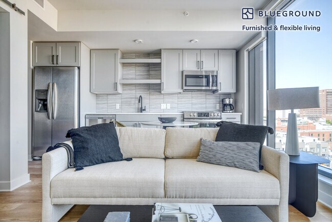 Building Photo - 140 W 10th Ave