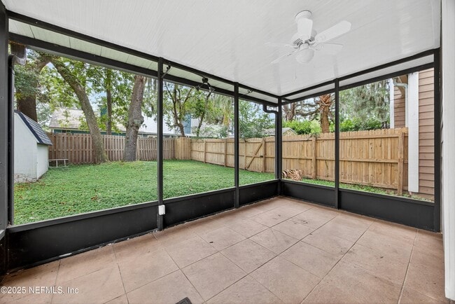 Building Photo - 3945 Oak St