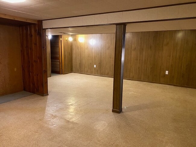 Building Photo - Large 3 bed ranch in Granite City