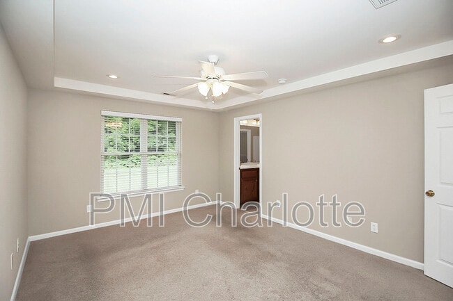 Building Photo - 2510 S Ridge Ave