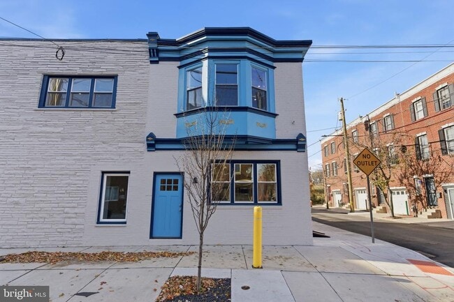 Building Photo - 2724 E Somerset St