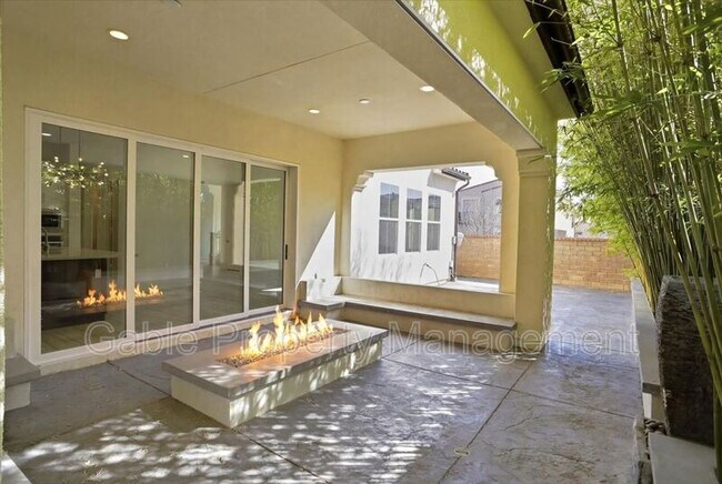 Building Photo - 27623 Solana Wy