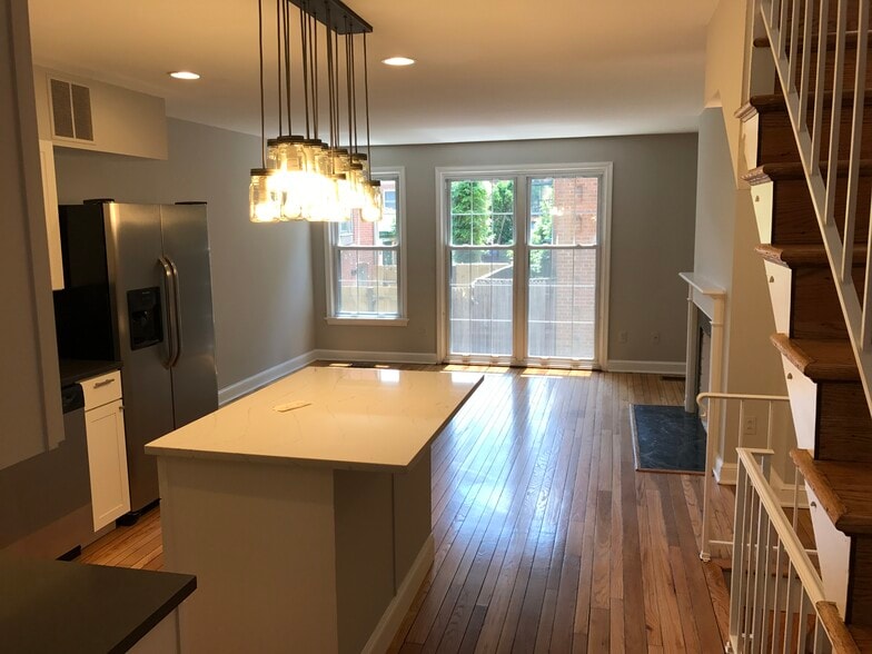 Building Photo - 2526 Queen Annes Ln NW