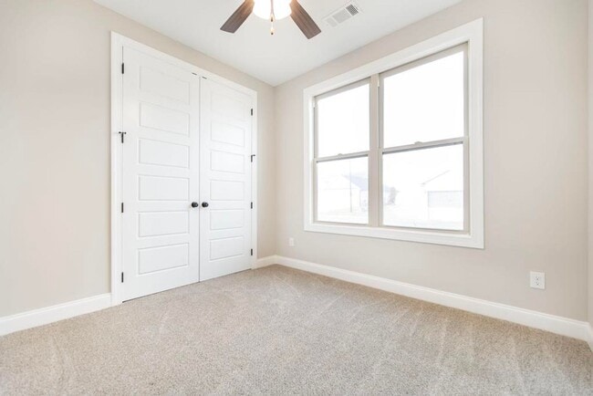 Building Photo - 402 Otters Rdg Dr