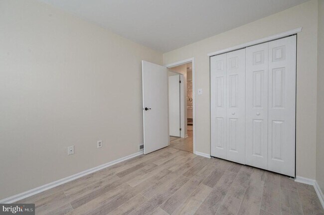 Building Photo - 17 Chelmsford Ct