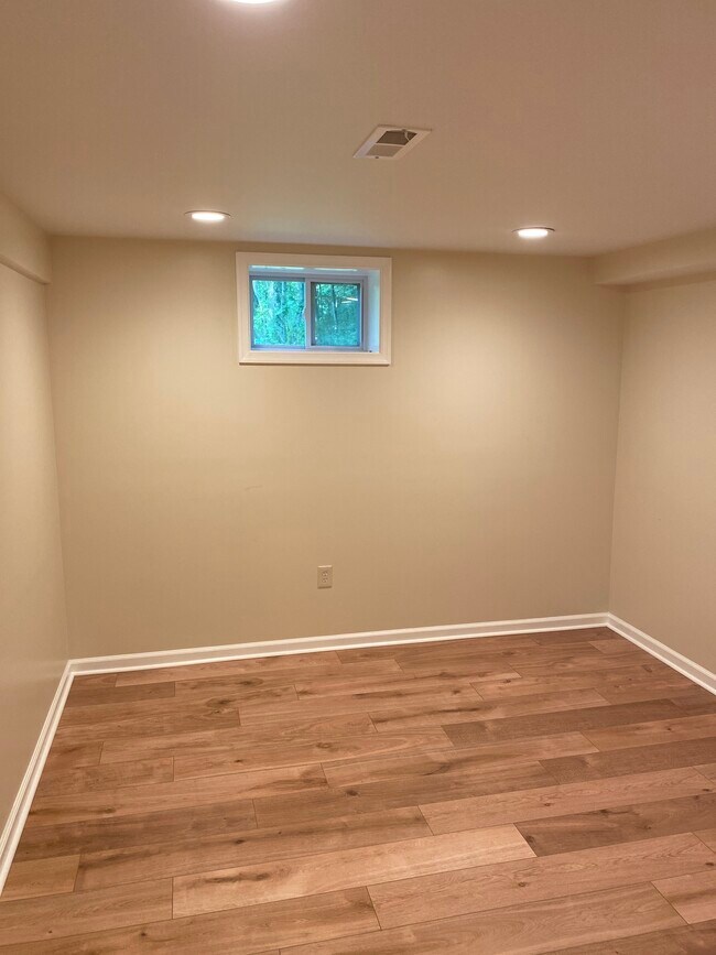 Building Photo - 2117 Parsonage Ln