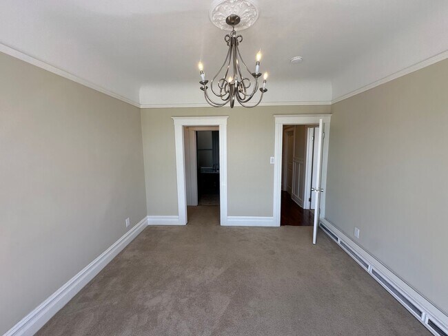 Building Photo - 817-821 Oak Street (7057r)