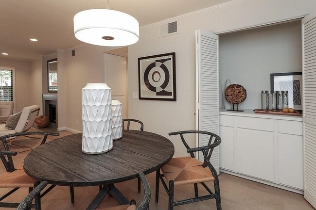 Building Photo - Beautiful and very Spacious 1BR 1BA Condo in Mountain View