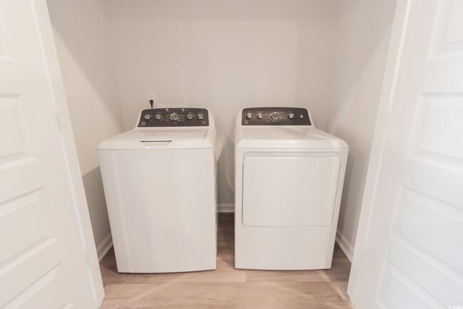 Building Photo - 1375 Speedway St