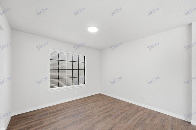 Building Photo - 5028 Groom Ln