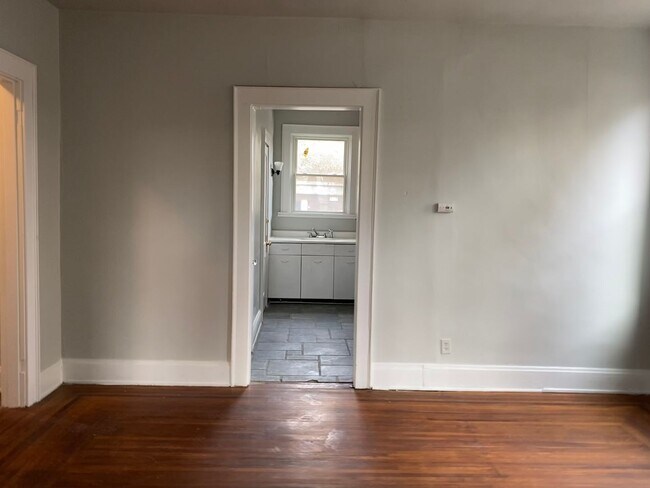 Building Photo - 4226 W 8th St