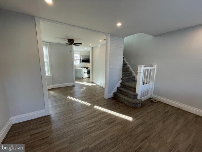 Building Photo - 760 W Railroad Ave