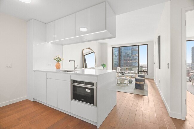 Building Photo - 99 Hudson St