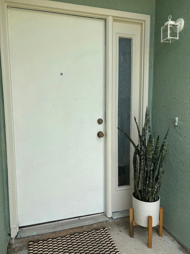 Building Photo - 1310 Altamont Ave NE