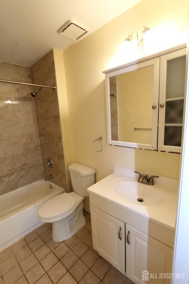 Building Photo - 8201 Tamarron Dr