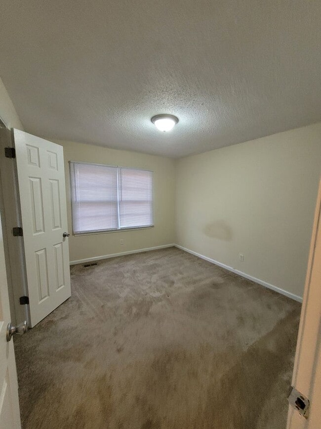 Building Photo - 492 Briarwood Ln