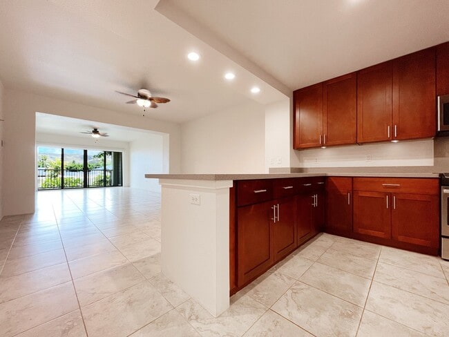 Building Photo - Pet Friendly 2-Bedroom Condo with Central ...