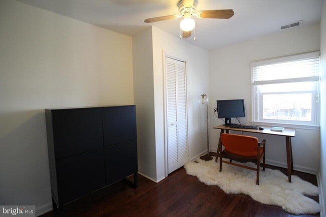 Building Photo - 909 Bashford Ln