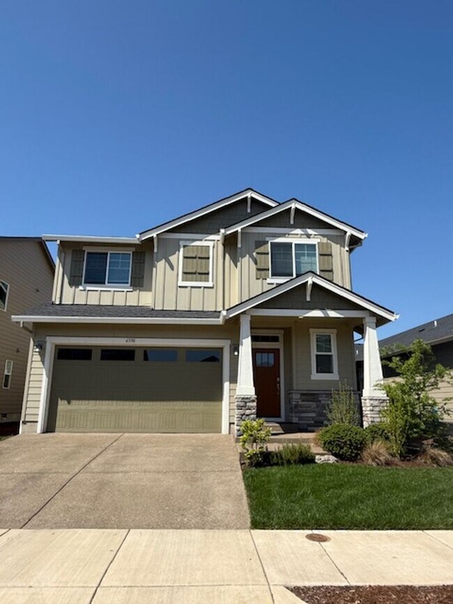 Building Photo - Gorgeous Custom Pet Friendly Four Bedroom ...