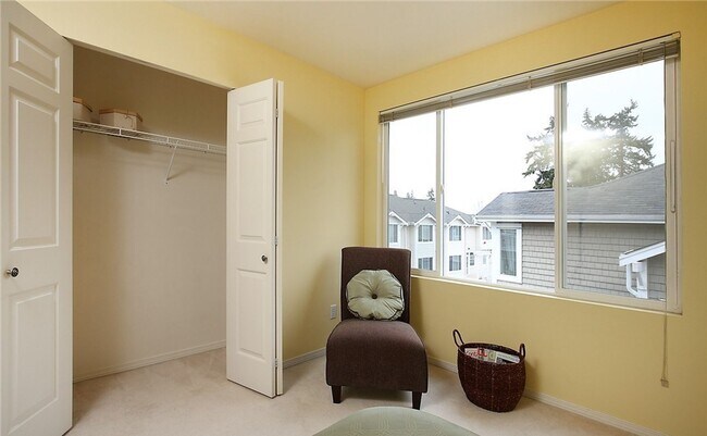 Building Photo - A Cambridge Townhome with 2 Beds and 2.5 B...