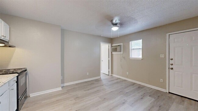 Building Photo - 500 Foch St