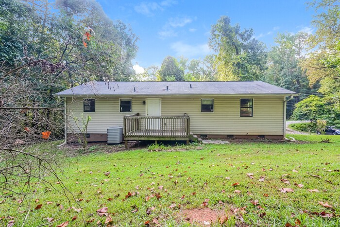 Building Photo - 999 Fairview Rd