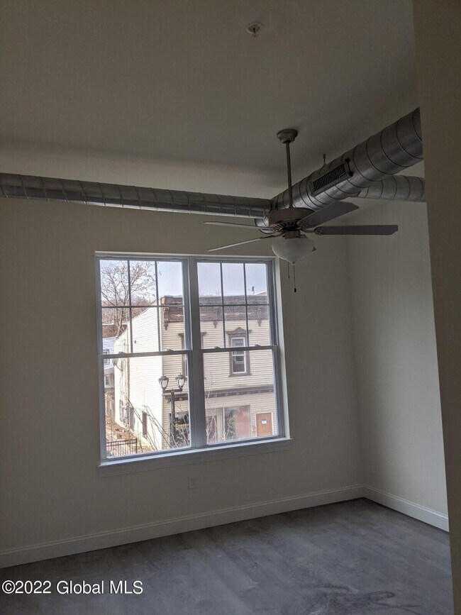 Building Photo - 12 White St