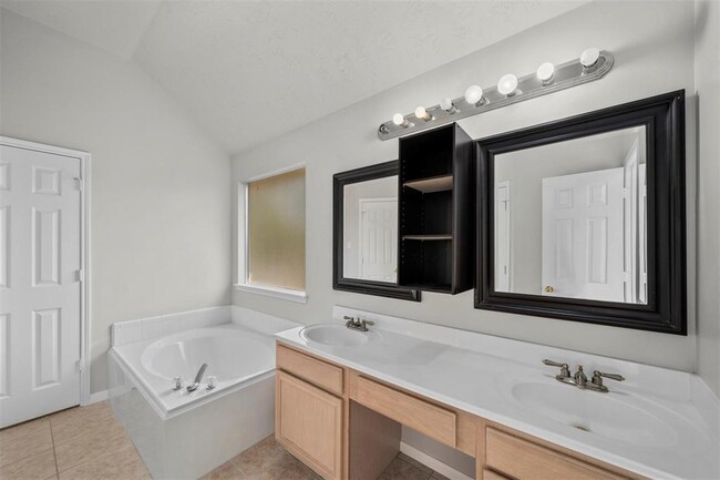 Building Photo - 16935 Valley Palms Dr