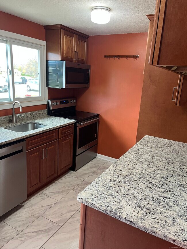 Building Photo - 16 Seymour Rd