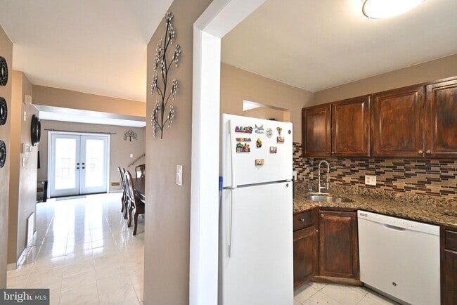 Building Photo - 36 Danbury Dr