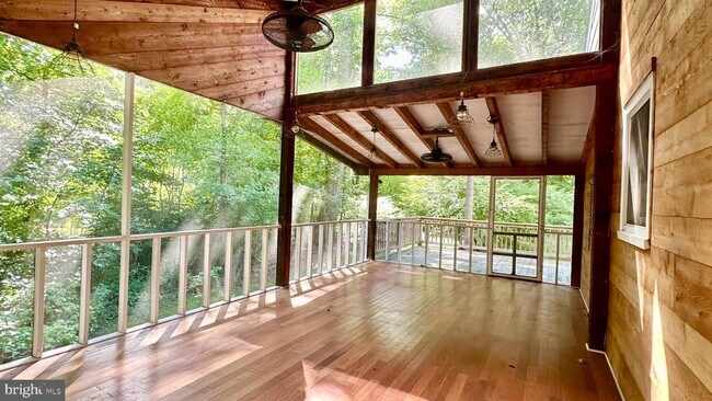 Building Photo - 396 Riverside Dr
