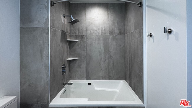 Building Photo - 1912 Broadway