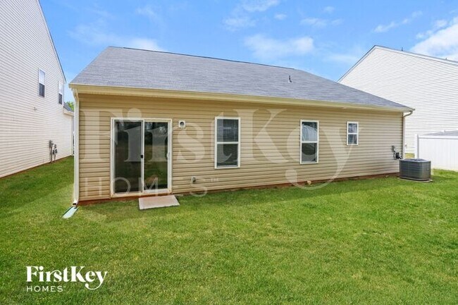 Building Photo - 1373 Waylon Ave
