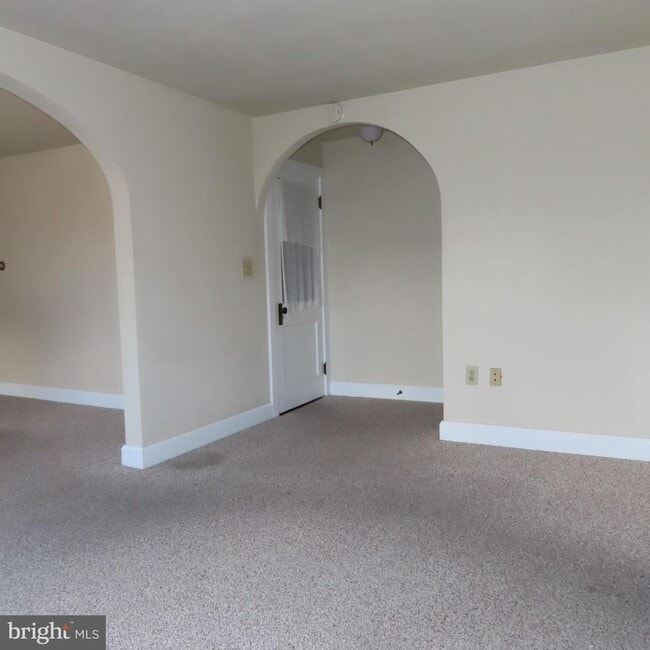 Building Photo - 304 S Coldbrook Ave