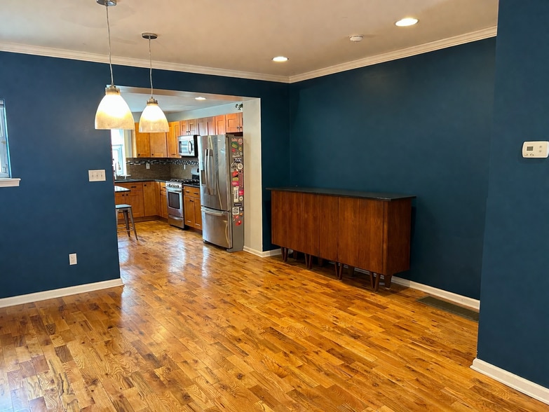 Building Photo - 2027 E Sergeant St