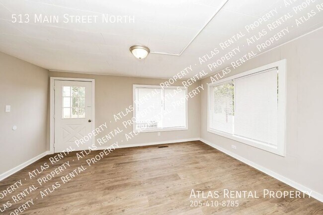 Building Photo - 513 Main St N