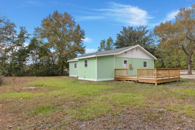 Building Photo - Renovated House on Corner Lot!