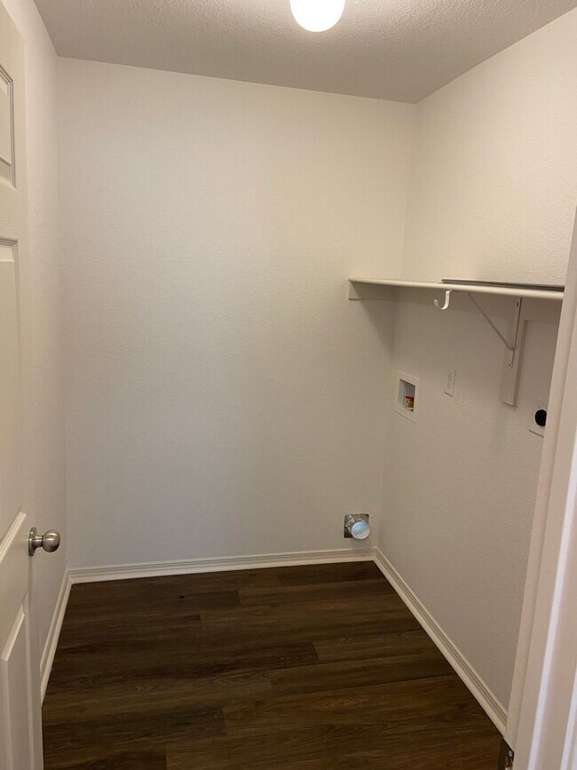 Building Photo - Now Preleasing: Modern 3 Bedroom Home in Faulkner Crossing