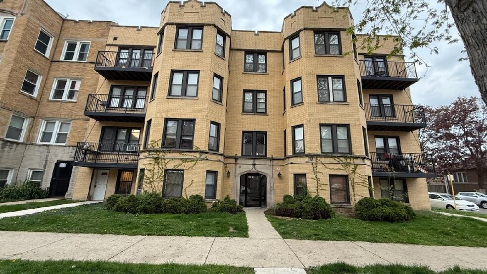 Exterior - 6503 N Mozart St