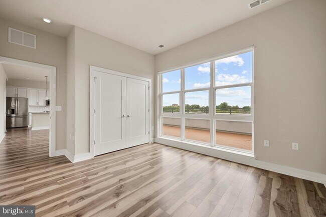 Building Photo - 1800 Mt Vernon Ave