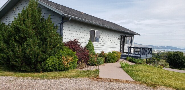 Building Photo - 39405 Overlook Dr