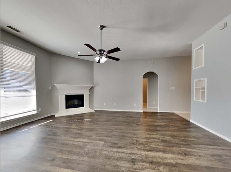 Building Photo - 2920 Crystal Way