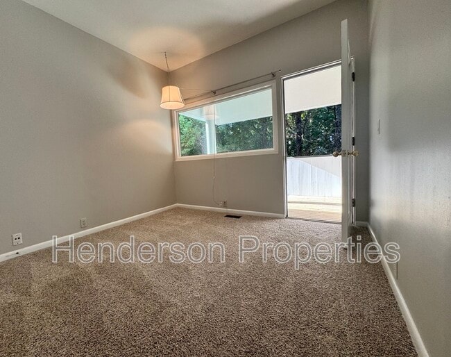 Building Photo - 501 Fenton Pl