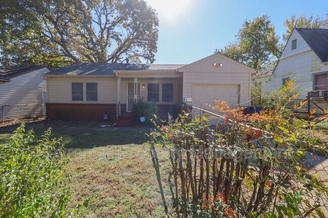 Building Photo - 622 E Xyler St