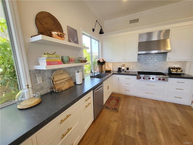 Building Photo - 6206 E Cliffway Dr